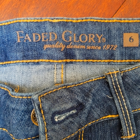 Jeans - Picture 2 of 4